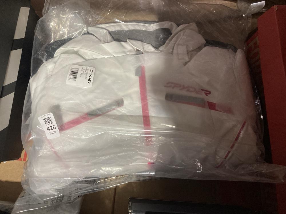 Lot 426  
            Chesterfield SR46 - Parcel Delivery Only 

                
SPYDER CAMILLE JACKET IN WHITE & PINK - UK SIZE S (LOCATION: I2)