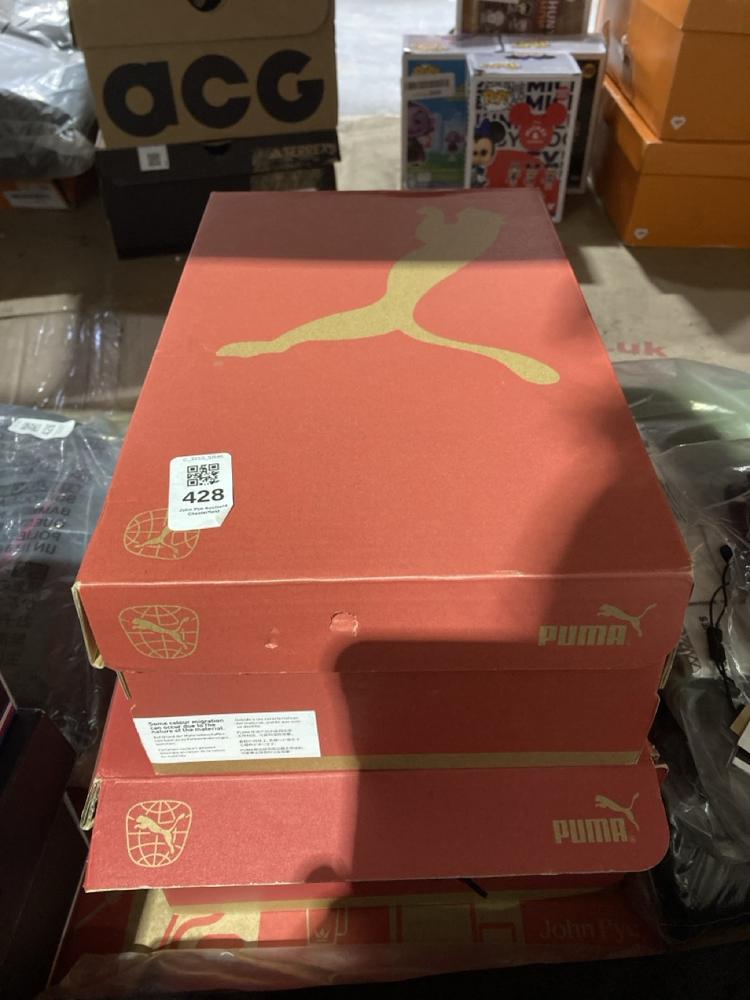 Lot 428  
            Chesterfield SR46 - Parcel Delivery Only 

                
PUMA LEATHER SNEAKERS IN BLACK & WHITE - UK SIZE 8.5 TO INCLUDE PUMA RUNNING TRAI...