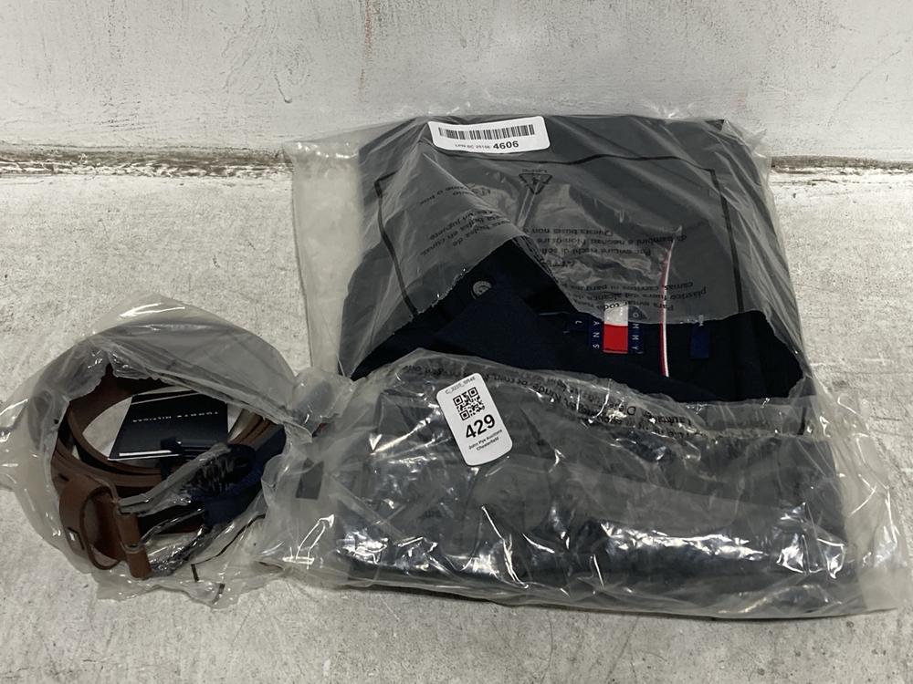 Lot 429  
            Chesterfield SR46 - Parcel Delivery Only 

                
TOMMY HILFIGER MENS LONG-SLEEVE SHIRT IN BLACK - UK SIZE L TOMMY HILFIGER CLOTHIN...