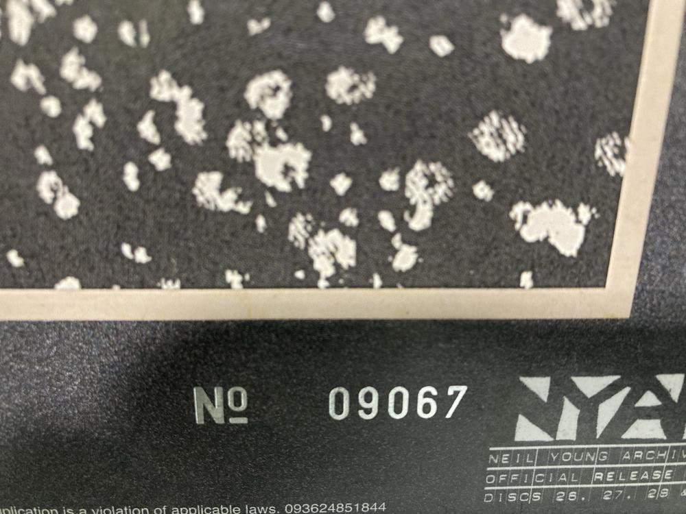 Lot 432  
            Chesterfield SR46 - Parcel Delivery Only 

                
NEIL YOUNG OFFICE RELEASE SERIES VOLUME 6 - DISC 26, 27, 28 & 29 BOX SET (LOCATIO...