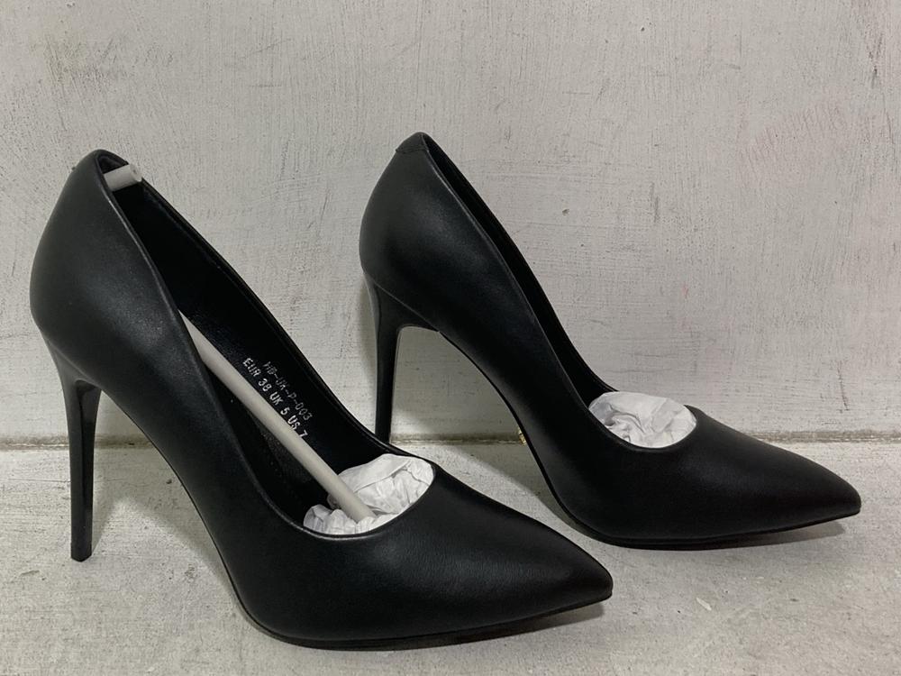 Lot 433  
            Chesterfield SR46 - Parcel Delivery Only 

                
4 X ASSORTED ADULTS HINGSWINK COMFY SHOES TO INCLUDE HINGSWINK HW-UK-P-001 SHOES ...