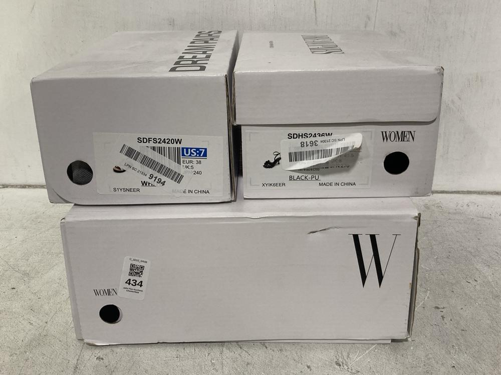 Lot 434  
            Chesterfield SR46 - Parcel Delivery Only 

                
3 X ASSORTED ADULTS SHOES TO INCLUDE WOMENS TIE-UP HEELS IN BLACK - UK SIZE 8 (LO...