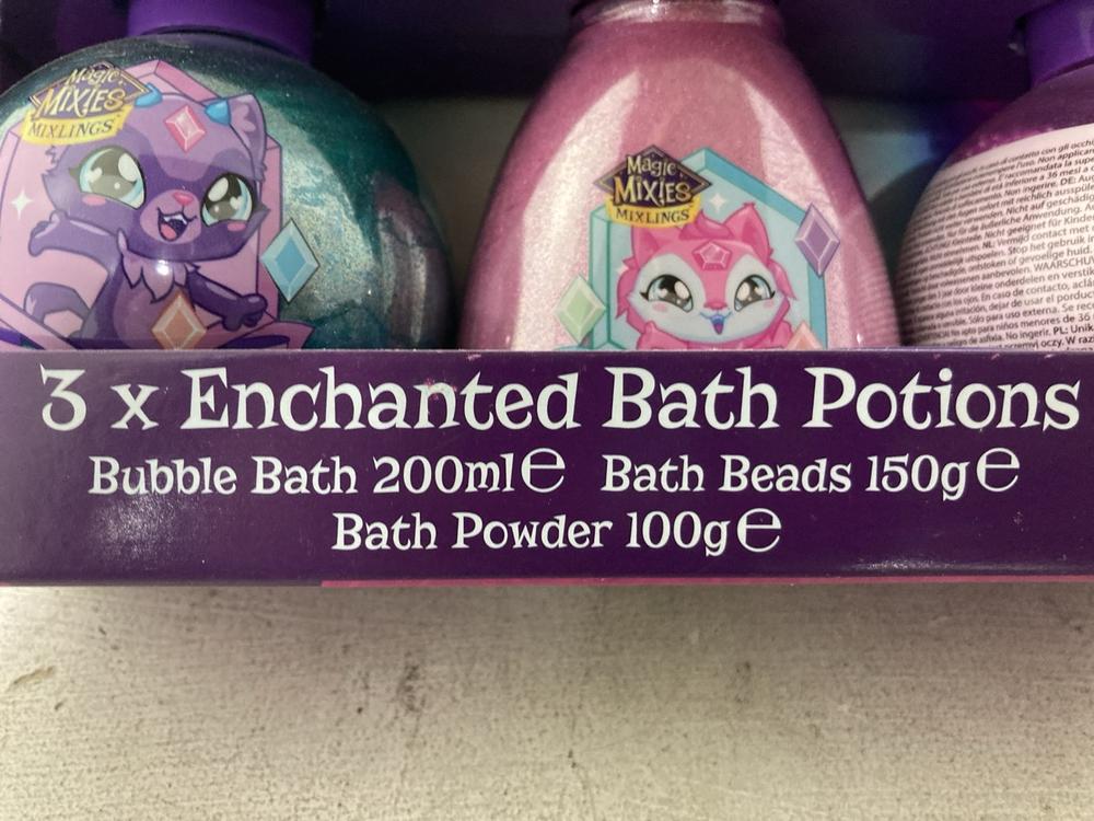 Lot 465  
            Chesterfield SR46 - Parcel Delivery Only 

                
9 X MAGIC MIXIES MIXLINGS 3-PACK ENCHANTED BATH BOMBS (LOCATION: I3)