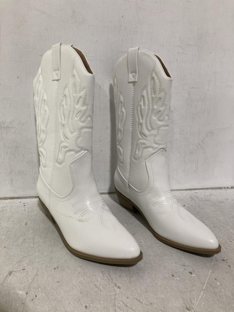 Lot 469  
            Chesterfield SR46 - Parcel Delivery Only 

                
4 X ASSORTED ADULTS SHOES TO INCLUDE WOMENS SDKB224W-W SHOES IN BLACK - UK SIZE 5...