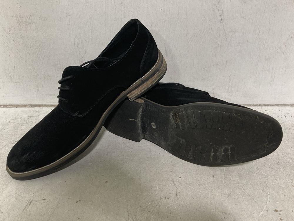 Lot 472  
            Chesterfield SR46 - Parcel Delivery Only 

                
4 X ASSORTED ADULTS SHOES TO INCLUDE BRUNO MARC URBAN-08 SHOES IN BLACK - UK SIZE...