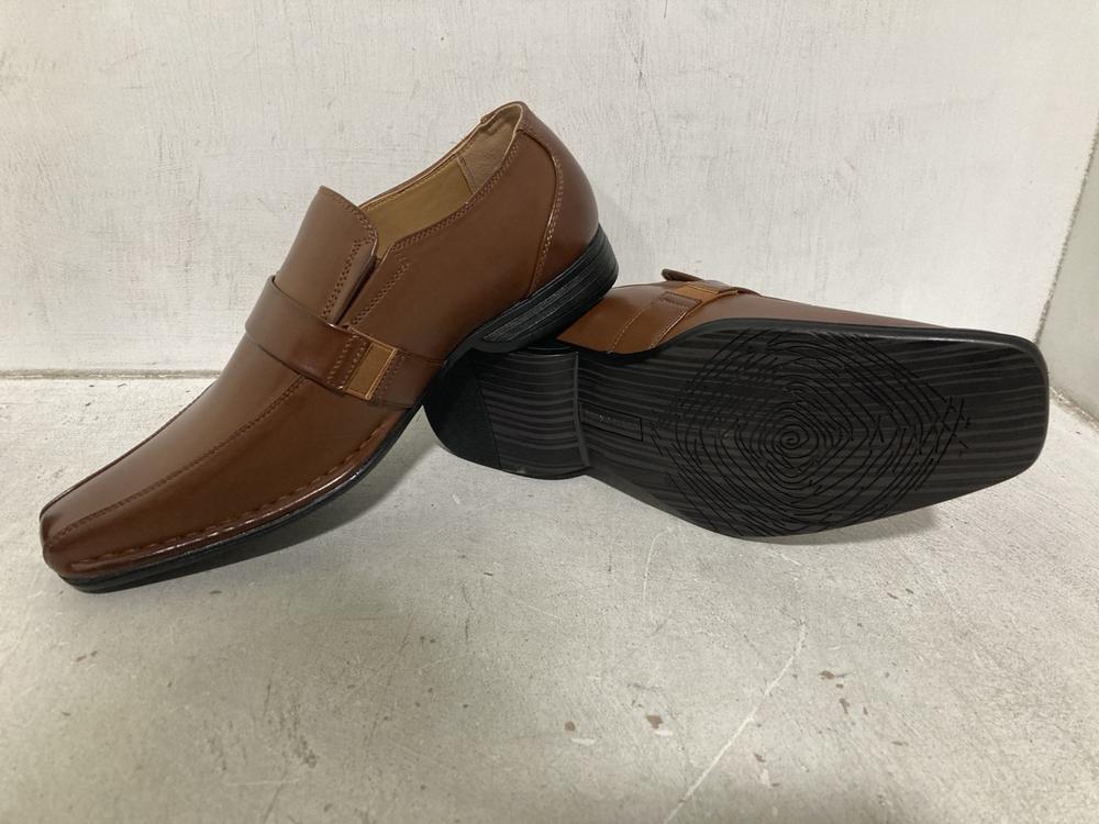 Lot 472  
            Chesterfield SR46 - Parcel Delivery Only 

                
4 X ASSORTED ADULTS SHOES TO INCLUDE BRUNO MARC URBAN-08 SHOES IN BLACK - UK SIZE...