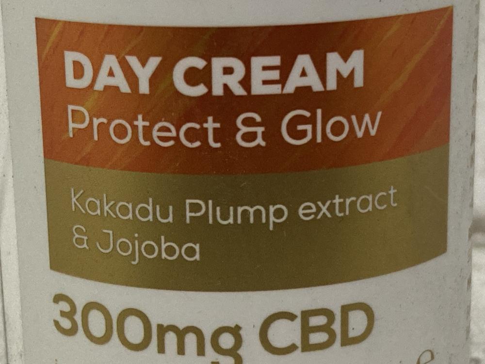 Lot 474  
            Chesterfield SR46 - Parcel Delivery Only 

                
6 X SOOL PROTECT & GLOW CBD DAY CREAM 50ML (LOCATION: I3)