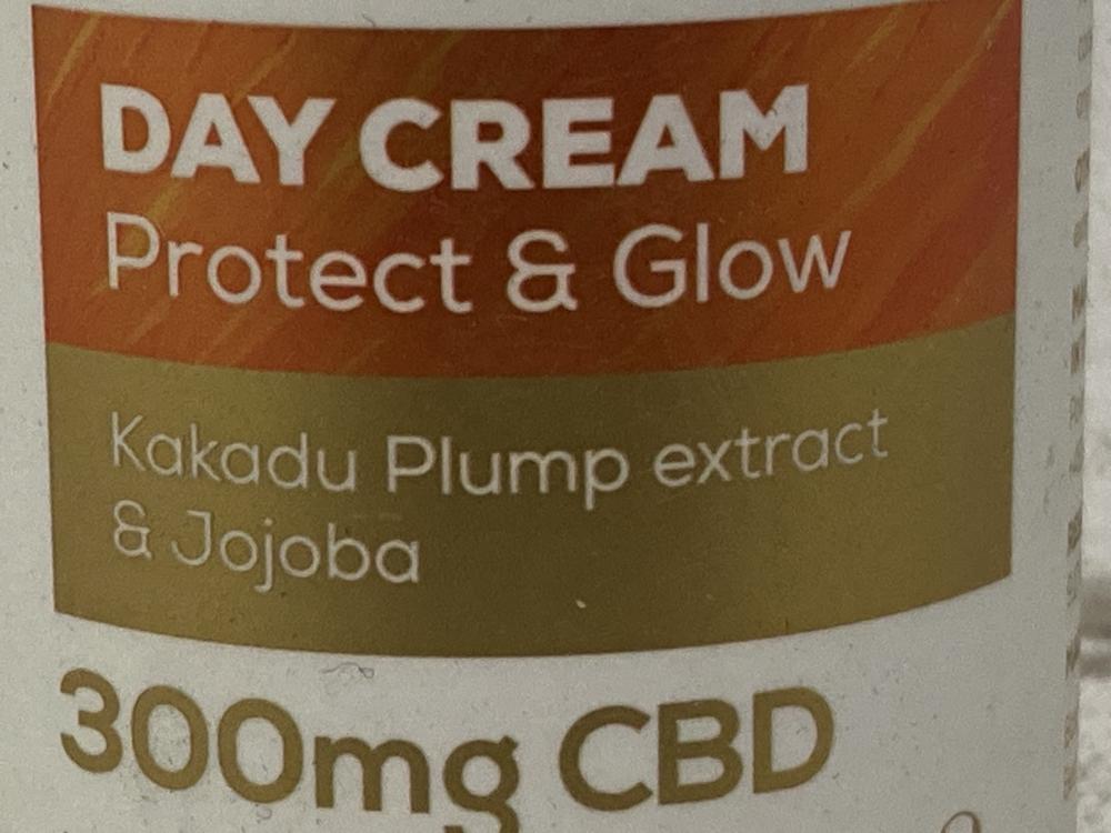 Lot 475  
            Chesterfield SR46 - Parcel Delivery Only 

                
6 X SOOL PROTECT & GLOW CBD DAY CREAM 50ML (LOCATION: I3)