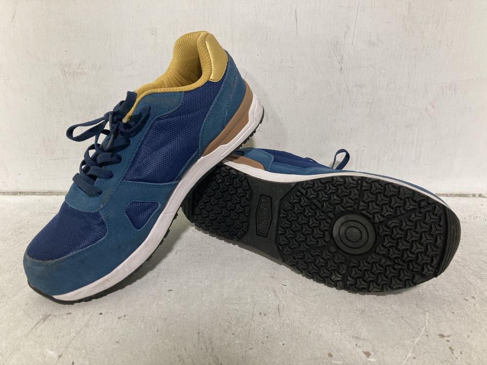 Lot 476  
            Chesterfield SR46 - Parcel Delivery Only 

                
QTY OF ASSORTED ADULTS SHOES TO INCLUDE NORTI V8 BOOTS IN BLACK - UK SIZE 6.5 (LO...