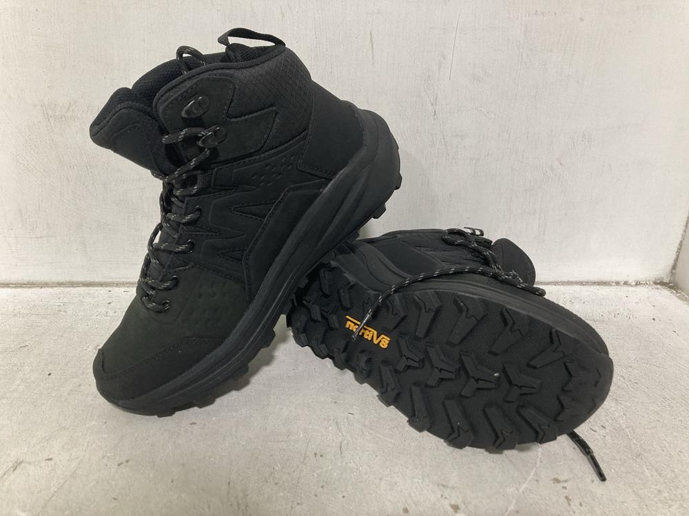 Lot 476  
            Chesterfield SR46 - Parcel Delivery Only 

                
QTY OF ASSORTED ADULTS SHOES TO INCLUDE NORTI V8 BOOTS IN BLACK - UK SIZE 6.5 (LO...