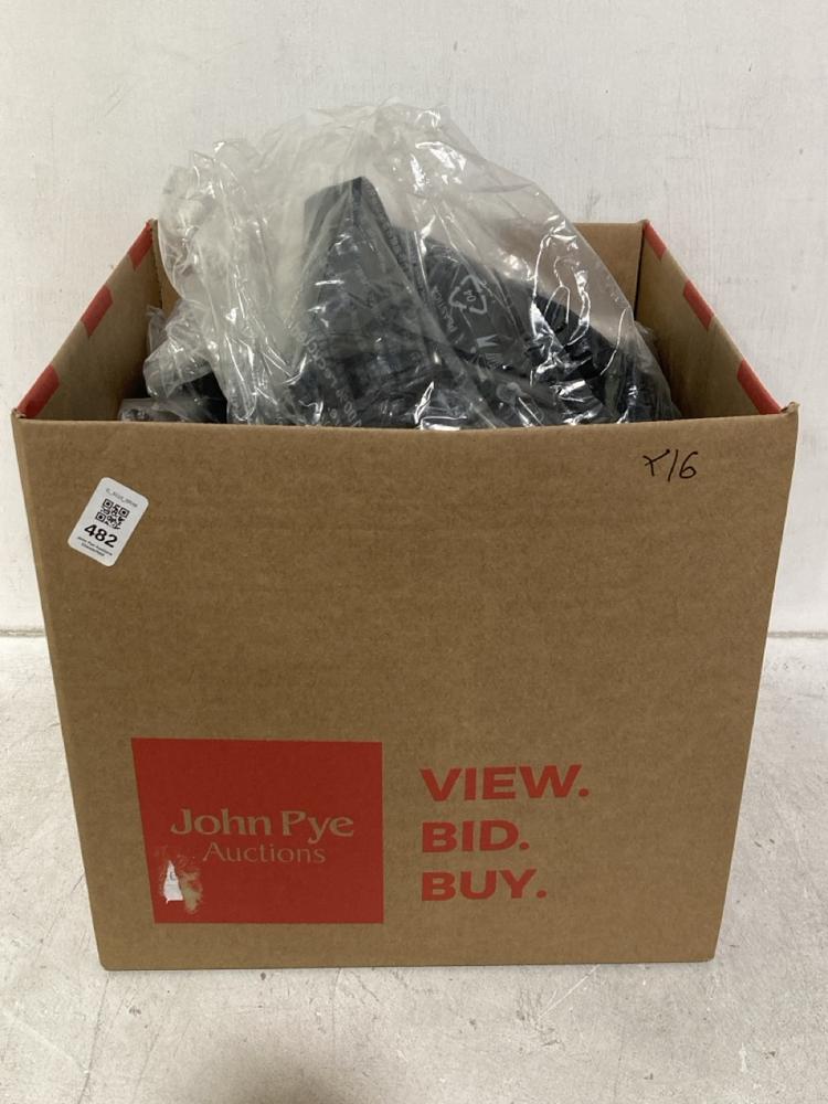 Lot 482  
            Chesterfield SR46 - Parcel Delivery Only 

                
16 X PUMA ADULTS CAP IN BLACK - ONESIZE (LOCATION: I3)