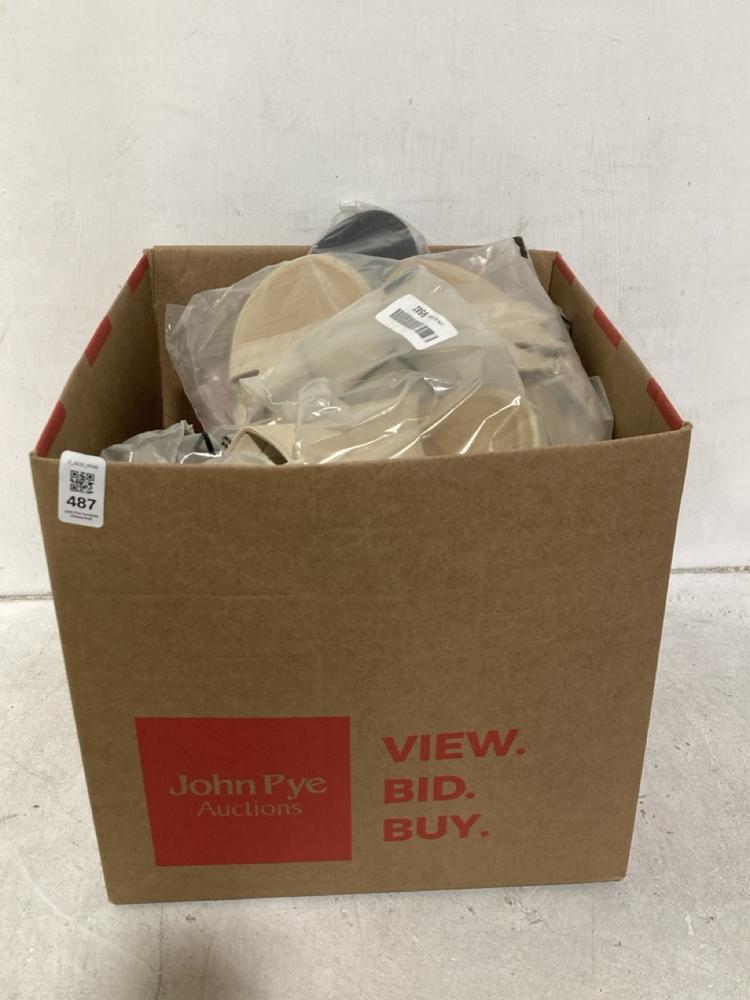 Lot 487  
            Chesterfield SR46 - Parcel Delivery Only 

                
QTY OF ASSORTED ADULTS SHOES TO INCLUDE WOMENS KUAILU SANDALS IN BEIGE - UK SIZE ...
