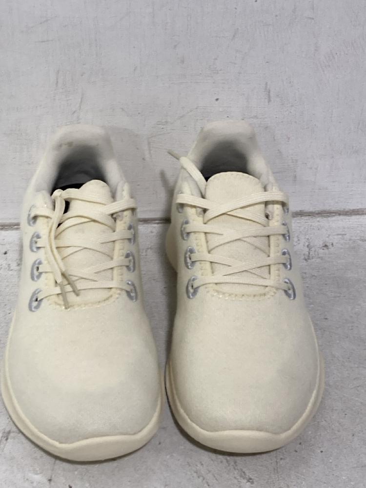 Lot 488  
            Chesterfield SR46 - Parcel Delivery Only 

                
CALTO ECOGRIP WOOL LACE-UP SNEAKERS IN CREAM - UK SIZE 8 (LOCATION: I3)