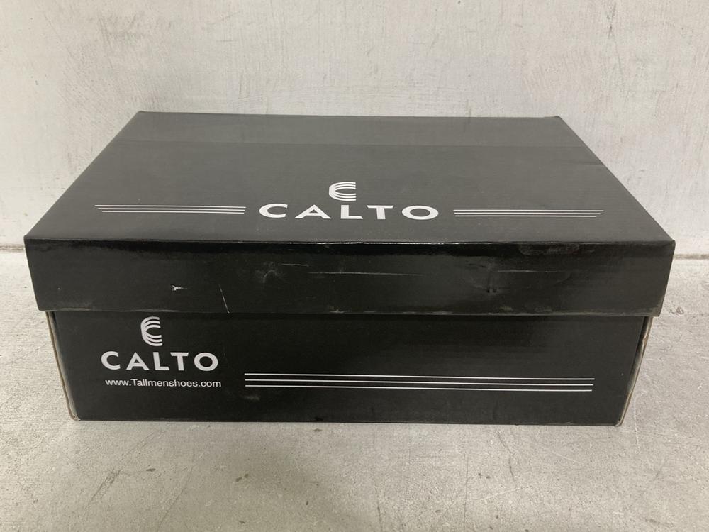 Lot 489  
            Chesterfield SR46 - Parcel Delivery Only 

                
CALTO LEATHER LACE-UP CHUNKY TRAINERS IN WHITE - UK SIZE 8 (LOCATION: I3)