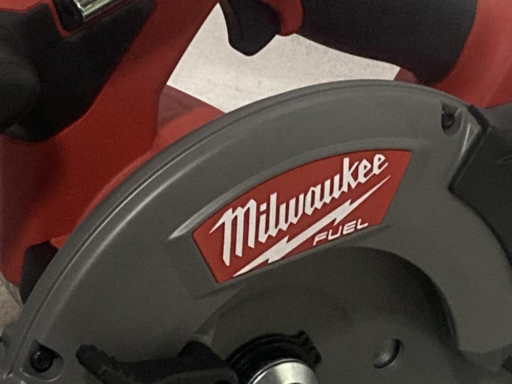 Lot 492  
            Chesterfield SR46 - Parcel Delivery Only 

                
MILWAUKEE M18CCS55-0 18V 165MM FUEL CIRCULAR SAW (LOCATION: I4)