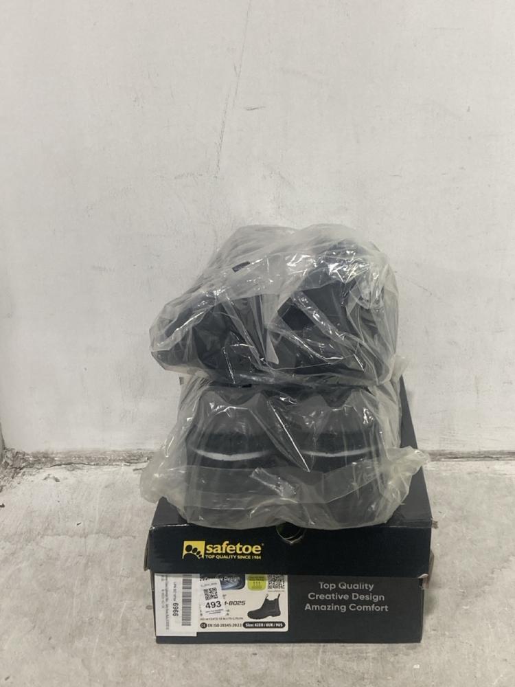 Lot 493  
            Chesterfield SR46 - Parcel Delivery Only 

                
3 X ASSORTED WORKWEAR SHOES TO INCLUDE SAFETOE BOOTS IN BLACK SIZE 42 (LOCATION: I4)