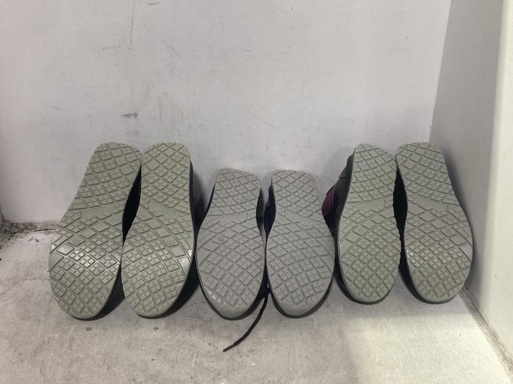 Lot 494  
            Chesterfield SR46 - Parcel Delivery Only 

                
3 X ASSORTED WORKWEAR SHOES TO INCLUDE BLACK BOOTS IN SIZE 5 UK (LOCATION: I4)