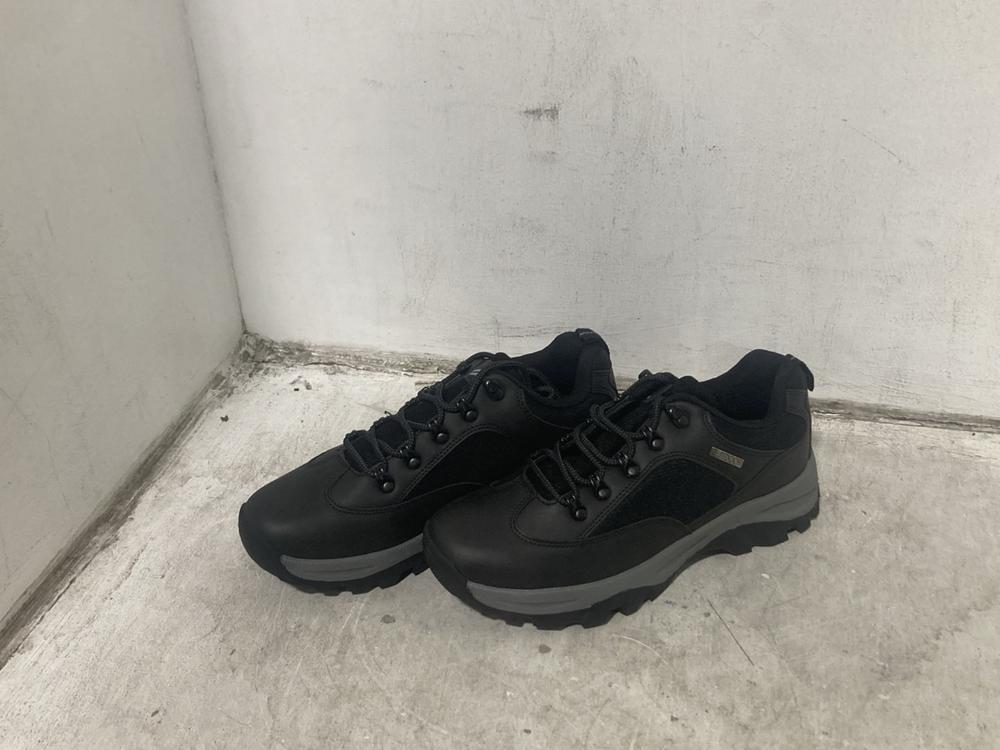 Lot 496  
            Chesterfield SR46 - Parcel Delivery Only 

                
3 X ASSORTED TRAINERS TO INCLUDE PURPLE/BLACK NORTI V8 TRAINERS SIZE 5.5 UK (LOCA...