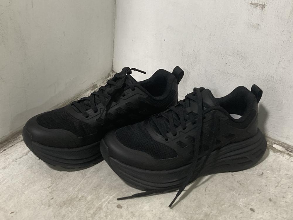 Lot 497  
            Chesterfield SR46 - Parcel Delivery Only 

                
NORTI V8 TRAINERS IN BLACK SIZE 6 UK TO INCLUDE NORTI V8 BOOTS IN SIZE 11 UK (LOC...