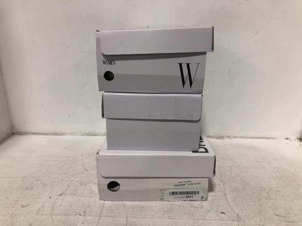 Lot 498  
            Chesterfield SR46 - Parcel Delivery Only 

                
3 X ASSORTED SHOES TO INCLUDE WOMEN SILVER GLITTER SHOES SIZE 5.5 UK (LOCATION: I4)