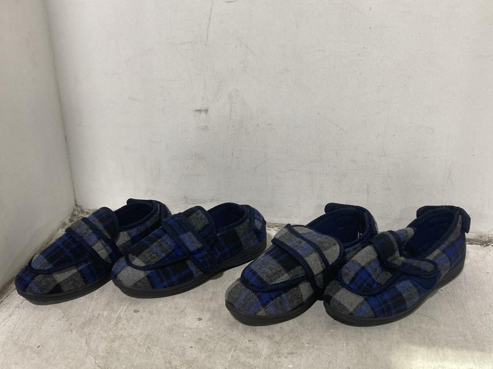 Lot 503  
            Chesterfield SR46 - Parcel Delivery Only 

                
5 X ASSORTED SHOES TO INCLUDE JO AND JOE SHOES NAVY/GREY SIZE 9 (LOCATION: I4)