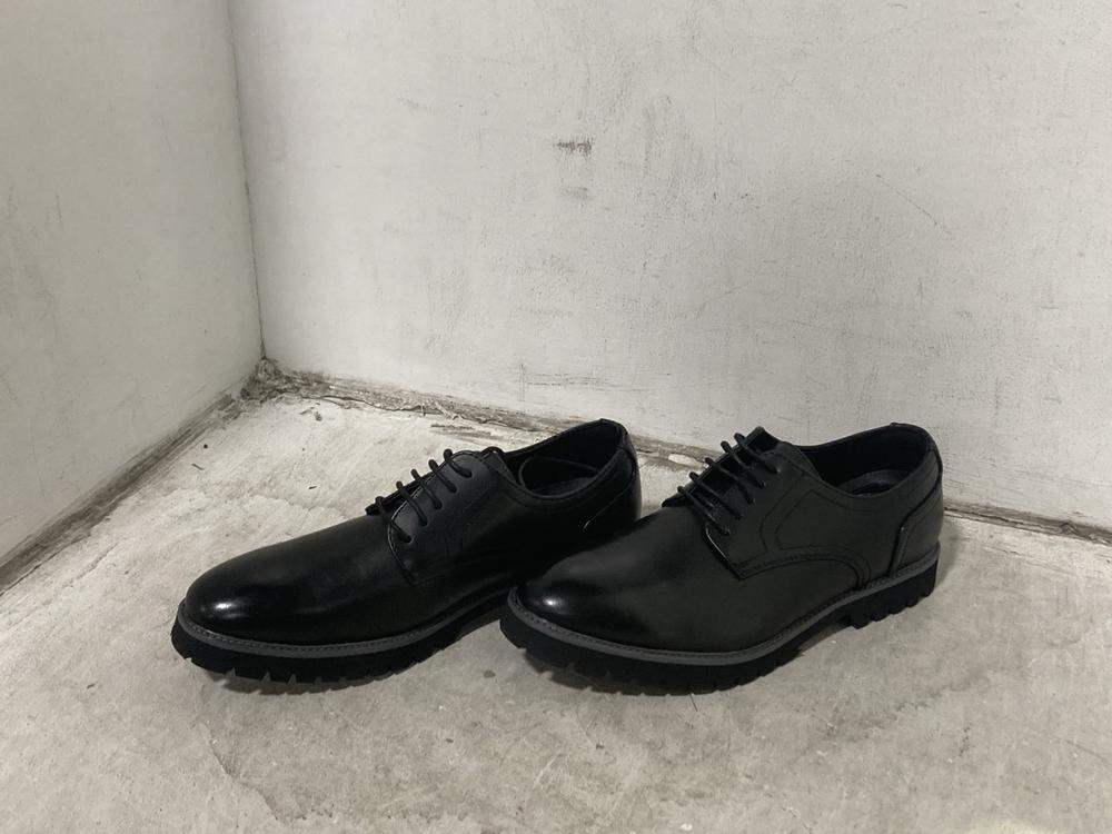 Lot 504  
            Chesterfield SR46 - Parcel Delivery Only 

                
3 X BRUNO MARC SHOES TO INCLUDE BRUNO MARC SHOES IN BLACK SIZE 9 (LOCATION: I4)