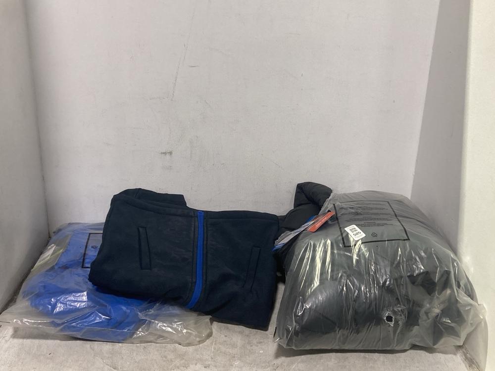 Lot 505  
            Chesterfield SR46 - Parcel Delivery Only 

                
3 X ASSORTED KIDS CLOTHING ITEMS TO INCLUDE COLUMBIA OMNI HEAT JACKET SIZE XL YOU...