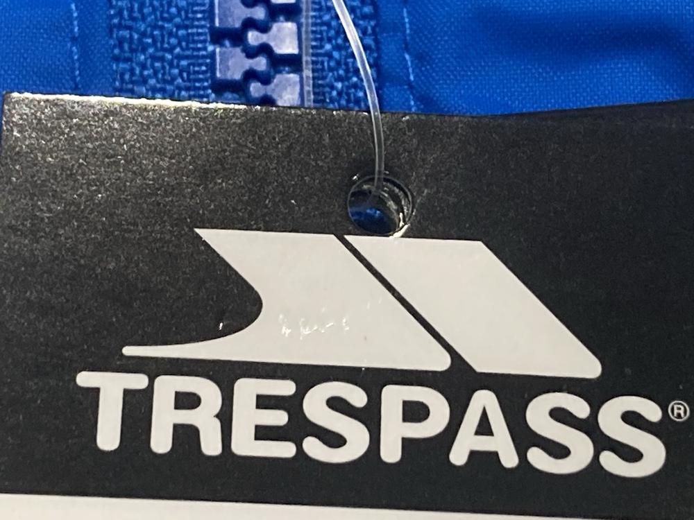 Lot 505  
            Chesterfield SR46 - Parcel Delivery Only 

                
3 X ASSORTED KIDS CLOTHING ITEMS TO INCLUDE COLUMBIA OMNI HEAT JACKET SIZE XL YOU...