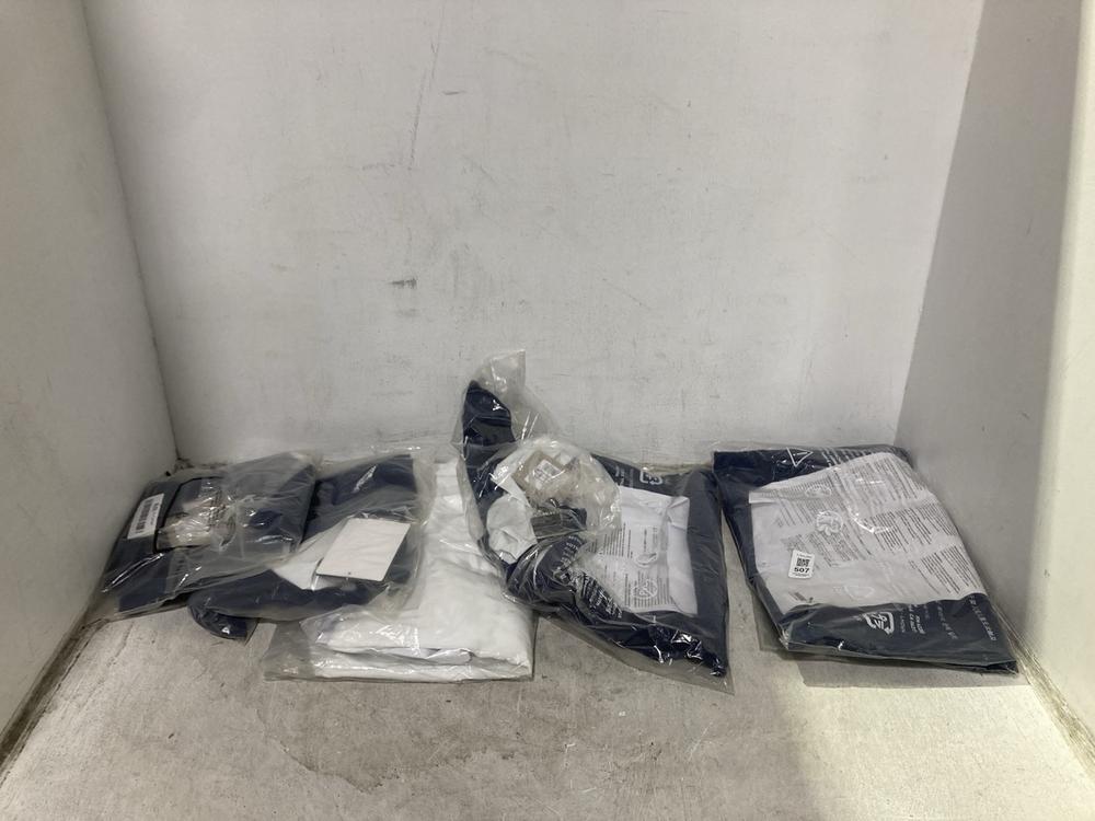 Lot 507  
            Chesterfield SR46 - Parcel Delivery Only 

                
5 X ASSORTED ADULT CLOTHING ITEMS TO INCLUDE PUMA SHIRT IN BLUE SIZE M (LOCATION:...