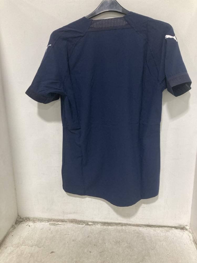 Lot 507  
            Chesterfield SR46 - Parcel Delivery Only 

                
5 X ASSORTED ADULT CLOTHING ITEMS TO INCLUDE PUMA SHIRT IN BLUE SIZE M (LOCATION:...
