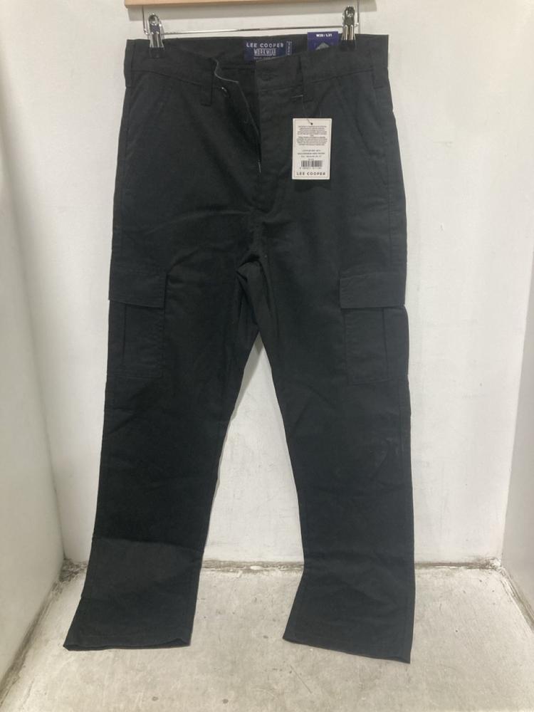 Lot 517  
            Chesterfield SR46 - Parcel Delivery Only 

                
4 X ASSORTED WORKWEAR ITEMS TO INCLUDE LEE COOPER TROUSERS IN BLACK SIZE 33W 32L ...