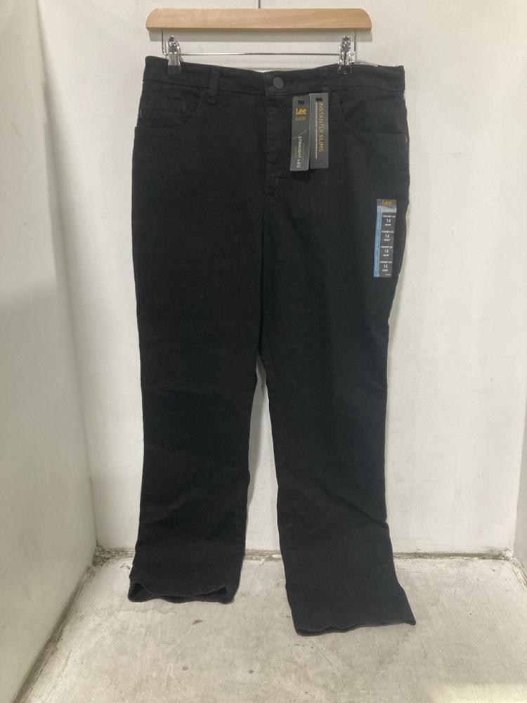 Lot 517  
            Chesterfield SR46 - Parcel Delivery Only 

                
4 X ASSORTED WORKWEAR ITEMS TO INCLUDE LEE COOPER TROUSERS IN BLACK SIZE 33W 32L ...