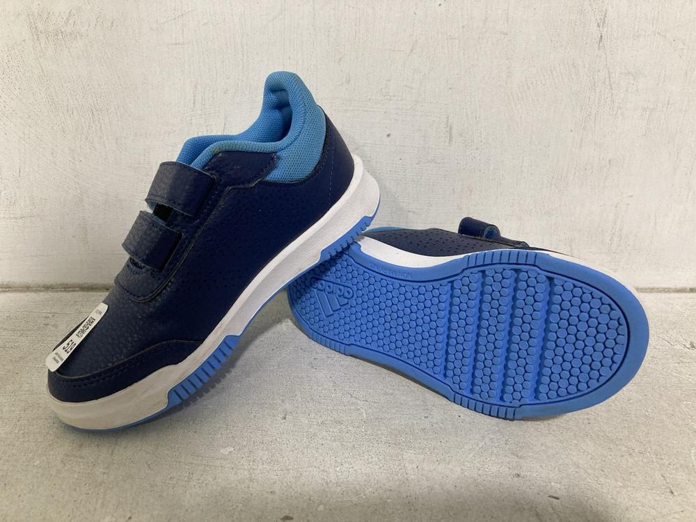 Lot 519  
            Chesterfield SR46 - Parcel Delivery Only 

                
ADIDAS KIDS TRAINERS IN BLUE SIZE 11K TO INCLUDE ADIDAS TENASUAR TRAINERS IN BLAC...