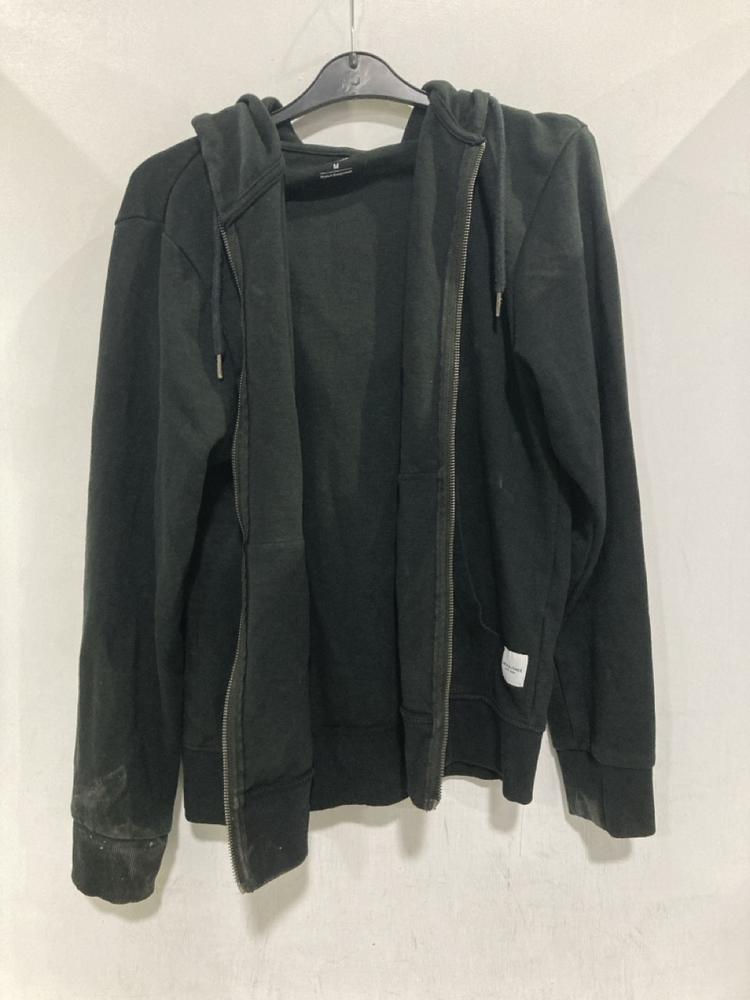 Lot 520  
            Chesterfield SR46 - Parcel Delivery Only 

                
5 X ASSORTED ADULTS CLOTHING ITEMS TO INCLUDE JACK AND JONES BLACK FLEECE SIZE M ...