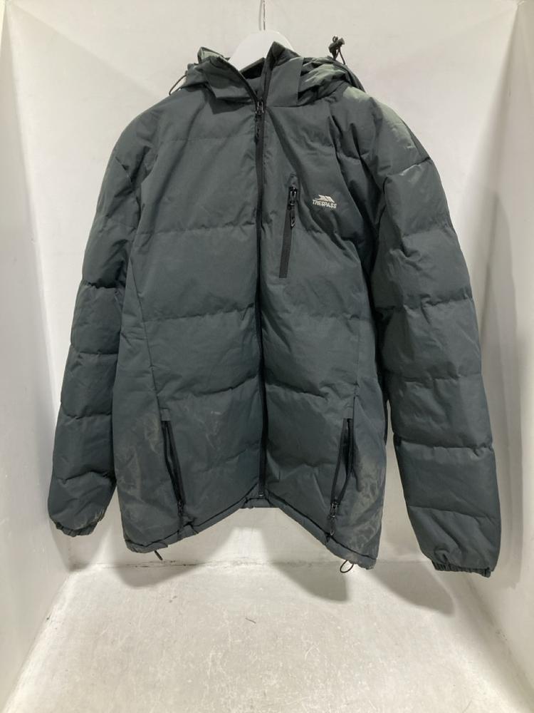 Lot 526  
            Chesterfield SR46 - Parcel Delivery Only 

                
TRESPASS GHOST WHITE COAT SIZE XL TO INCLUDE TRESPASS GREY HOODED COAT SIZE L (LO...