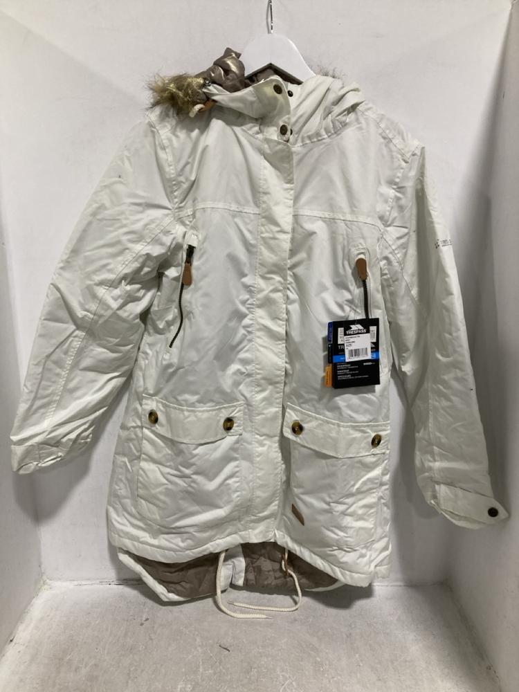 Lot 526  
            Chesterfield SR46 - Parcel Delivery Only 

                
TRESPASS GHOST WHITE COAT SIZE XL TO INCLUDE TRESPASS GREY HOODED COAT SIZE L (LO...