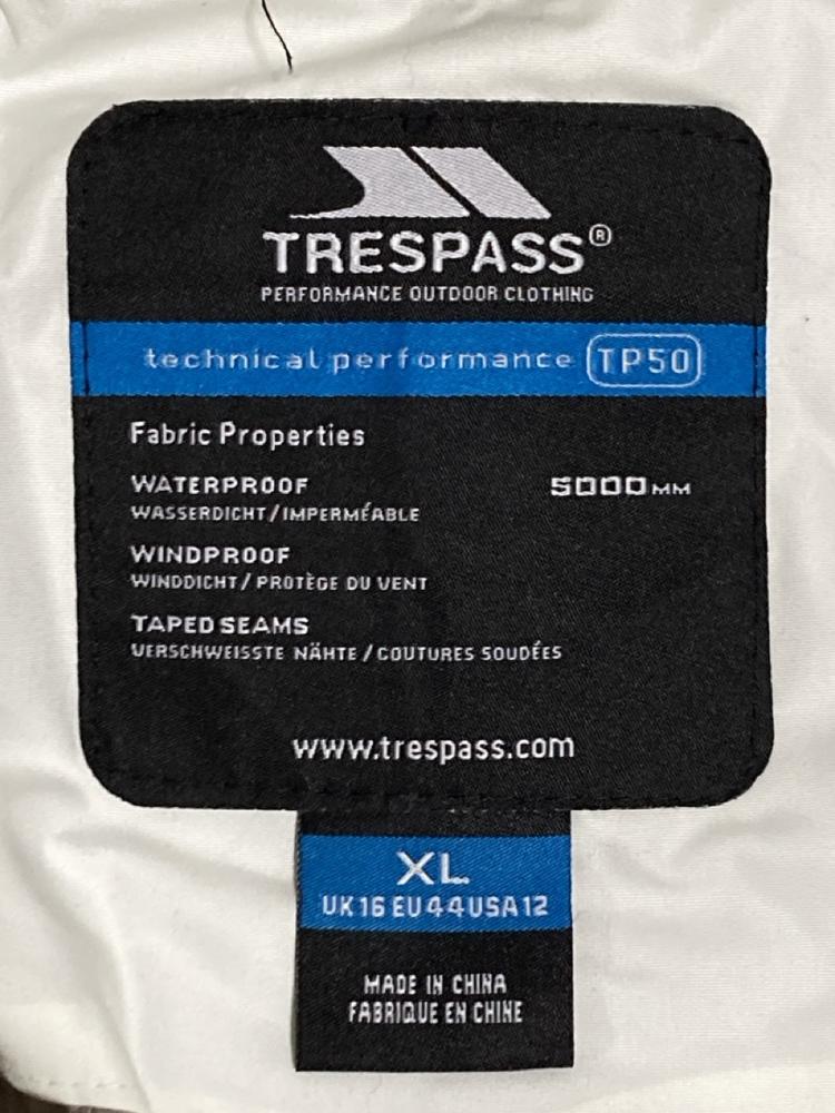 Lot 526  
            Chesterfield SR46 - Parcel Delivery Only 

                
TRESPASS GHOST WHITE COAT SIZE XL TO INCLUDE TRESPASS GREY HOODED COAT SIZE L (LO...