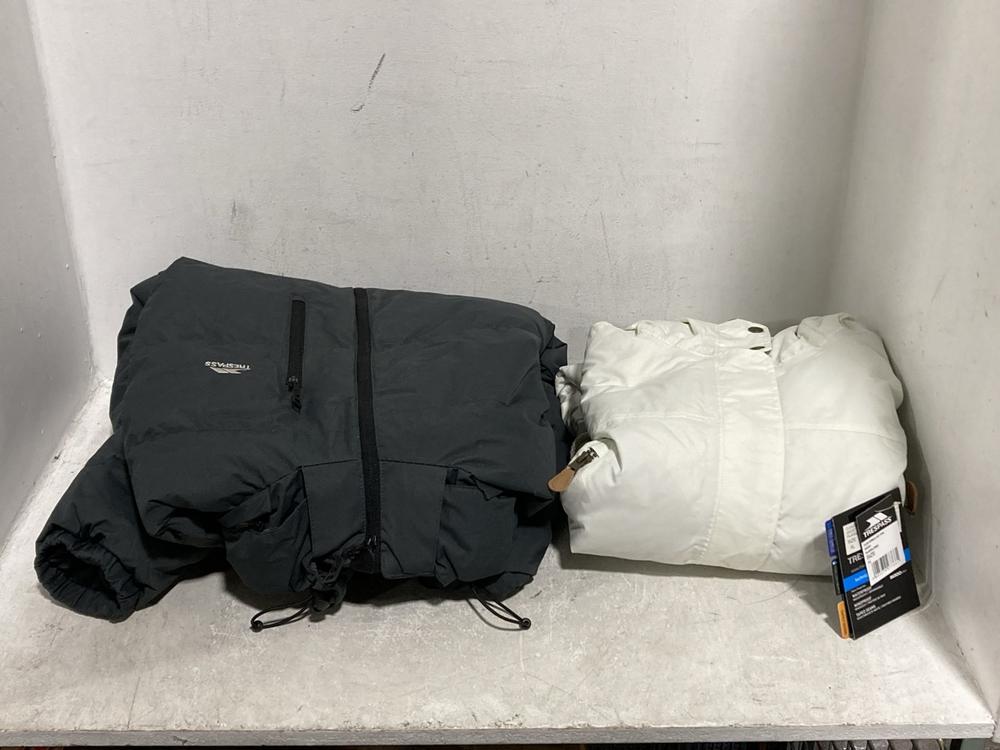 Lot 526  
            Chesterfield SR46 - Parcel Delivery Only 

                
TRESPASS GHOST WHITE COAT SIZE XL TO INCLUDE TRESPASS GREY HOODED COAT SIZE L (LO...