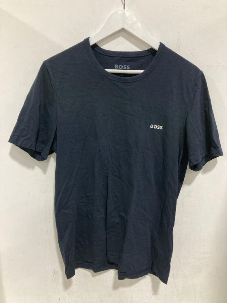Lot 531  
            Chesterfield SR46 - Parcel Delivery Only 

                
6 X ASSORTED CLOTHING ITEMS TO INCLUDE G-STAR RAW 2 PACK T-SHIRTS IN SIZE M (LOCA...