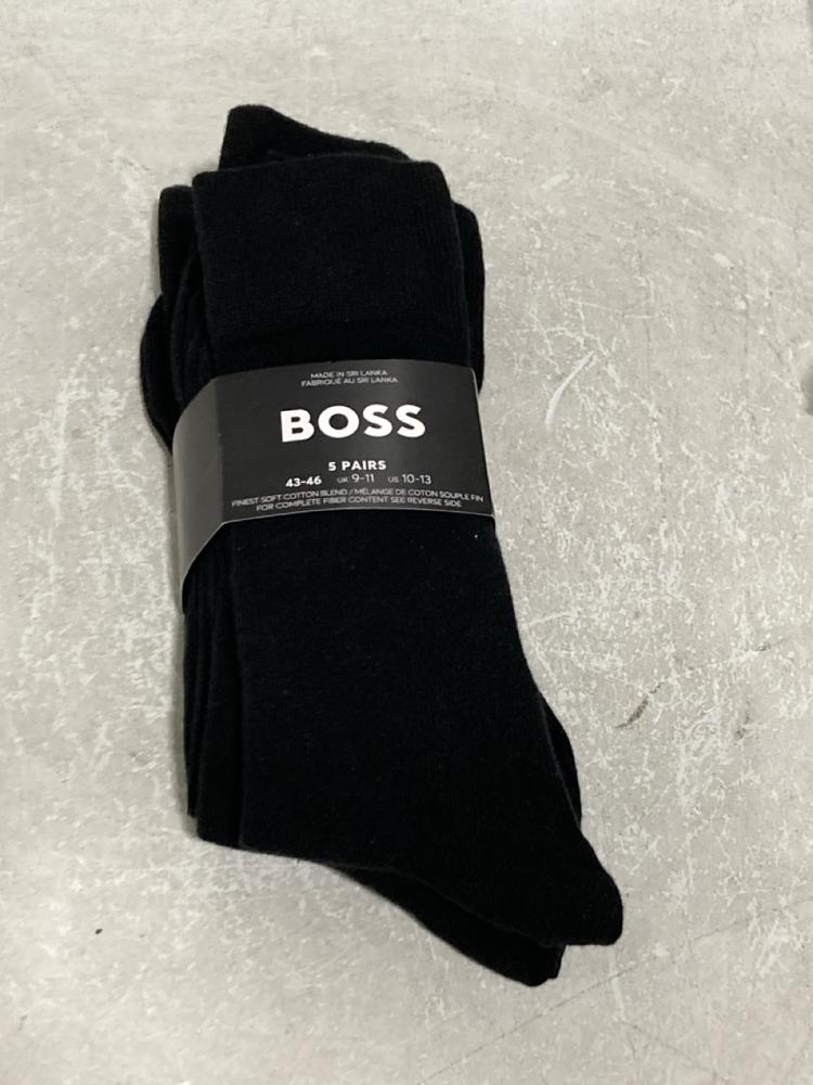 Lot 531  
            Chesterfield SR46 - Parcel Delivery Only 

                
6 X ASSORTED CLOTHING ITEMS TO INCLUDE G-STAR RAW 2 PACK T-SHIRTS IN SIZE M (LOCA...