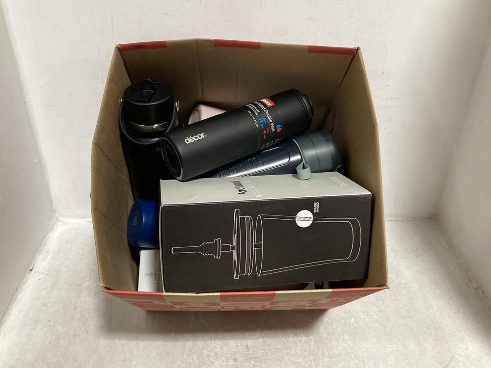 Lot 532  
            Chesterfield SR46 - Parcel Delivery Only 

                
BOX OF ASSORTED BOTTLES TO INCLUDE FLASKS TO INCLUDE LARGE BLACK HYDRO FLASK (LOC... - Image 4