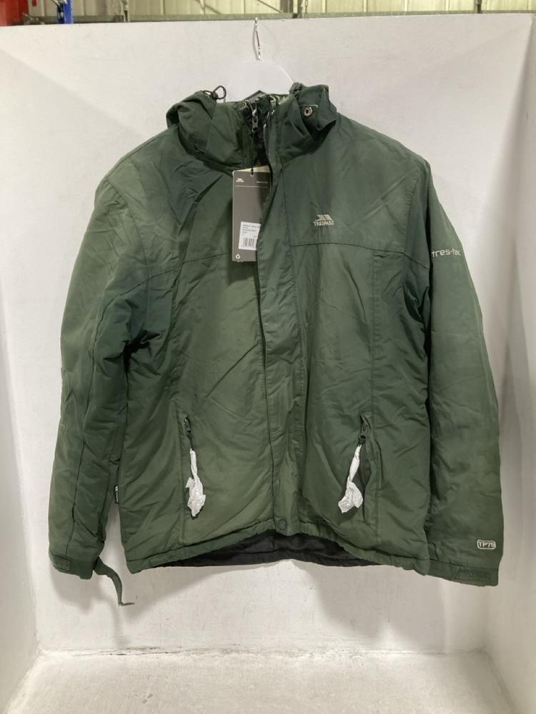 Lot 535  
            Chesterfield SR46 - Parcel Delivery Only 

                
TRESPASS GHOST WHITE COAT IN SIZE XXL TO INCLUDE TRESPASS PARKA COAT IN GREEN SIZ...