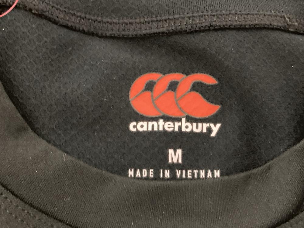 Lot 539  
            Chesterfield SR46 - Parcel Delivery Only 

                
3 X ASSORTED CANTERBURY CLOTHING TO INCLUDE BLACK LONG SLEEVE T-SHIRT SIZE MEDIUM...