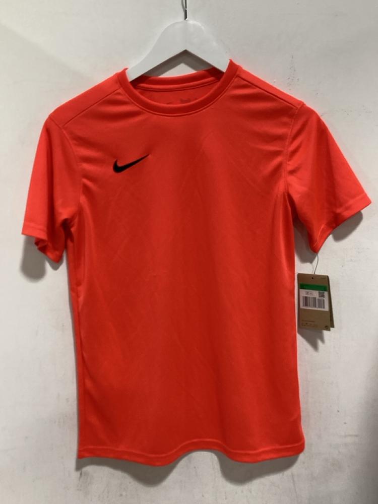 Lot 541  
            Chesterfield SR46 - Parcel Delivery Only 

                
8 X ASSORTED CLOTHING ITEMS TO INCLUDE NIKE 3 PACK SOCKS IN BLACK UK 5-8 (LOCATIO...