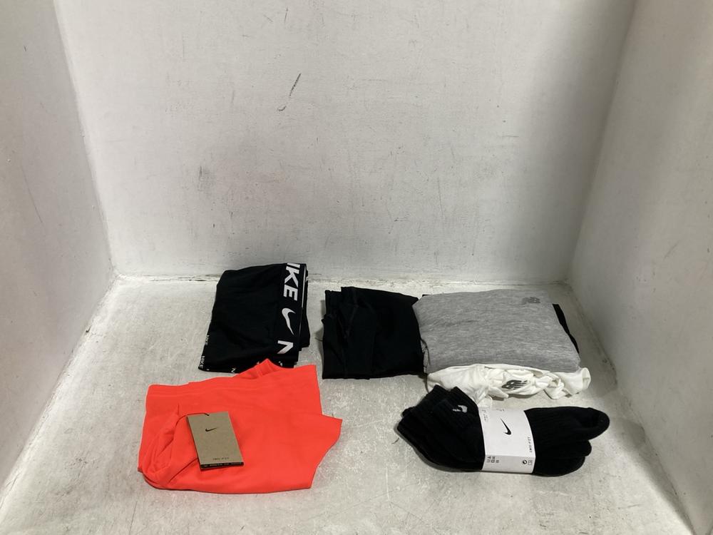 Lot 541  
            Chesterfield SR46 - Parcel Delivery Only 

                
8 X ASSORTED CLOTHING ITEMS TO INCLUDE NIKE 3 PACK SOCKS IN BLACK UK 5-8 (LOCATIO...