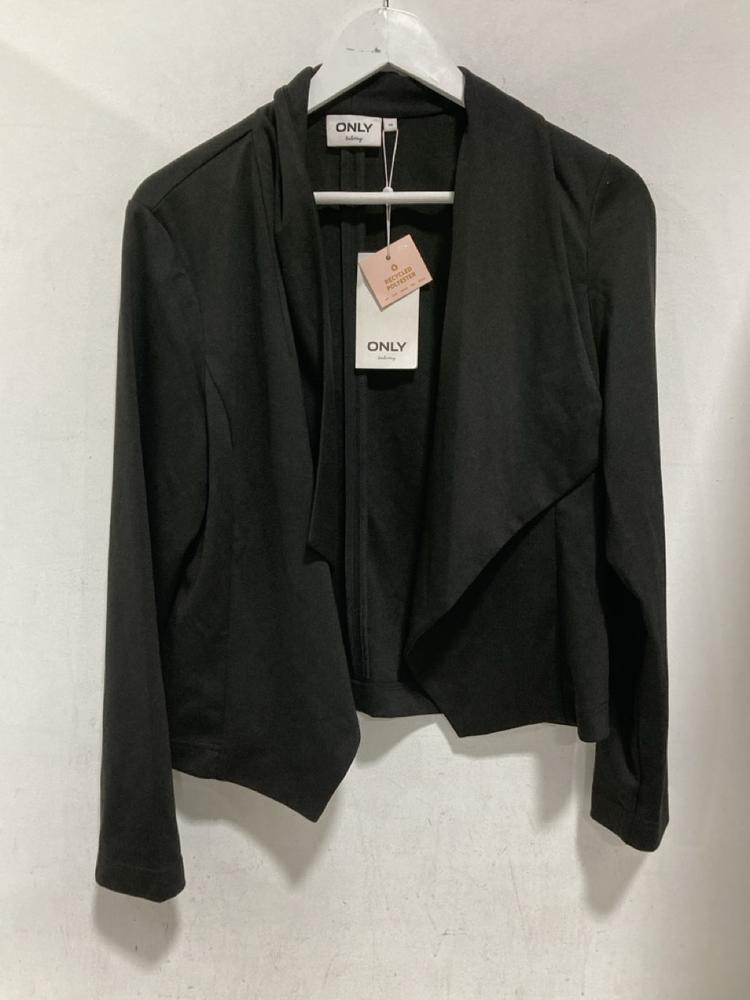 Lot 542  
            Chesterfield SR46 - Parcel Delivery Only 

                
3 X ASSORTED BRANDED CLOTHING ITEMS TO INCLUDE TED BAKER TROUSERS IN BLUE SIZE 4 ...