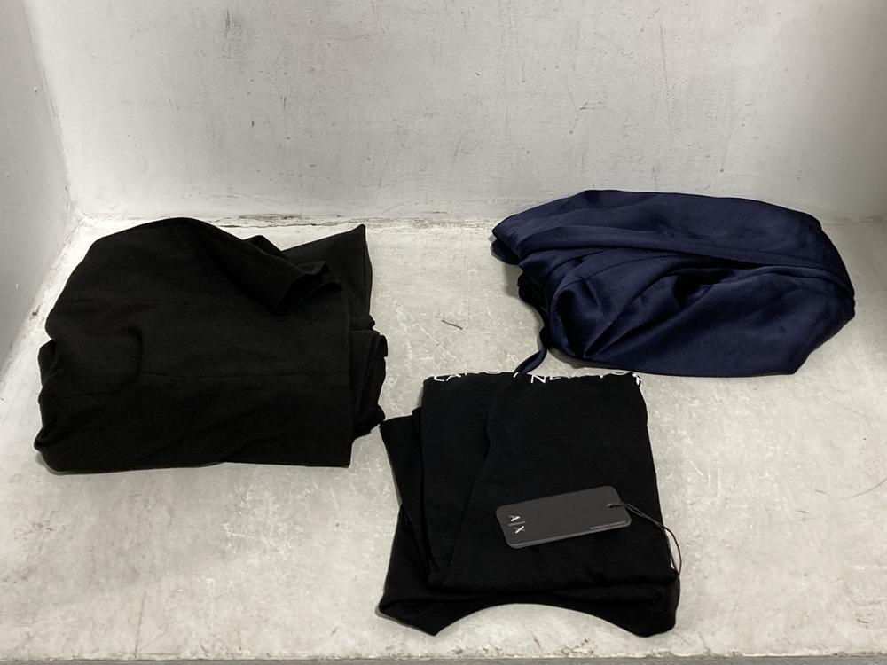 Lot 542  
            Chesterfield SR46 - Parcel Delivery Only 

                
3 X ASSORTED BRANDED CLOTHING ITEMS TO INCLUDE TED BAKER TROUSERS IN BLUE SIZE 4 ...