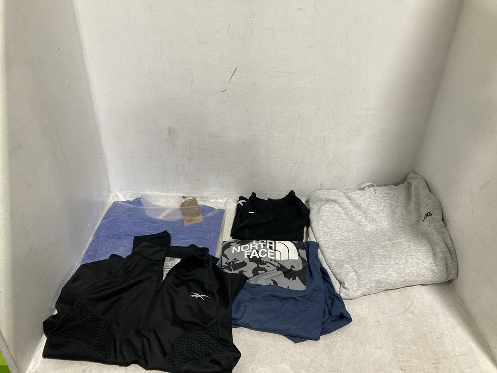 Lot 543  
            Chesterfield SR46 - Parcel Delivery Only 

                
5 X ASSORTED BRANDED CLOTHING ITEMS TO INCLUDE THE NORTH FACE MENS TOP IN XXL (LO...