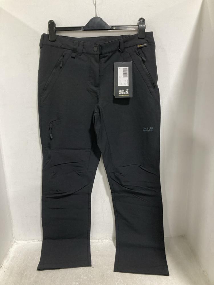 Lot 544  
            Chesterfield SR46 - Parcel Delivery Only 

                
4 X ASSORTED BRANDED CLOTHING ITEMS TO INCLUDE JACK WOLFSKIN WP TROUSERS IN BLACK...