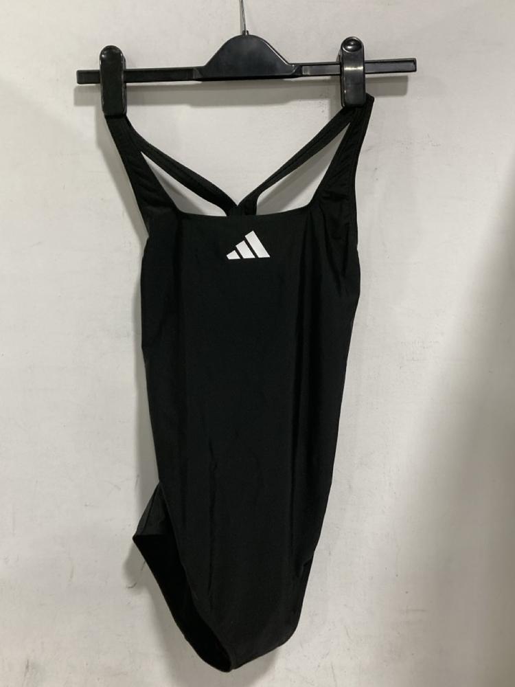 Lot 545  
            Chesterfield SR46 - Parcel Delivery Only 

                
5 X ASSORTED BRANDED CLOTHING ITEMS TO INCLUDE RED ADIDAS CROP TOP SIZE XS (LOCAT...